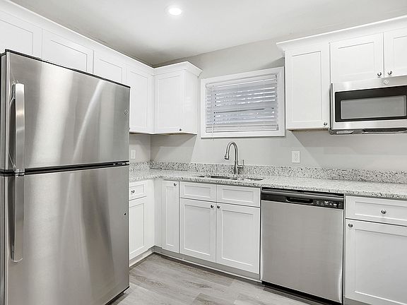 4th image of 250 Hermer Cir NW