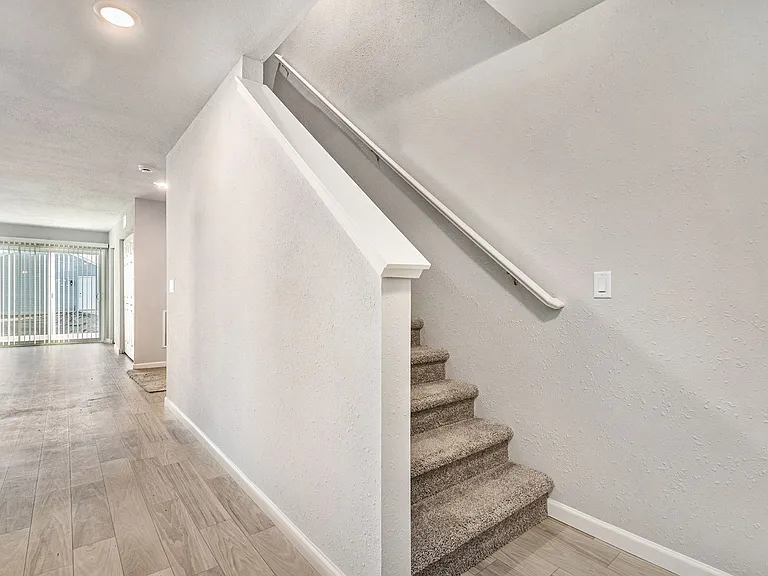 619 W Marion St — Photo 17