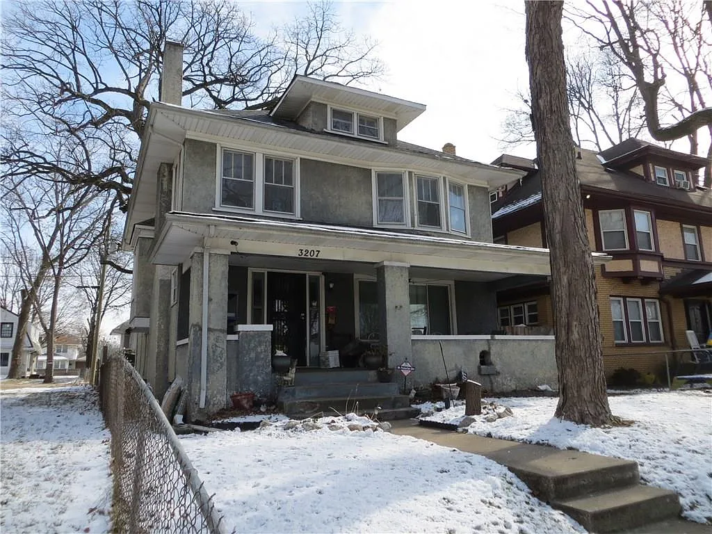 3207 Broadway St photo 1