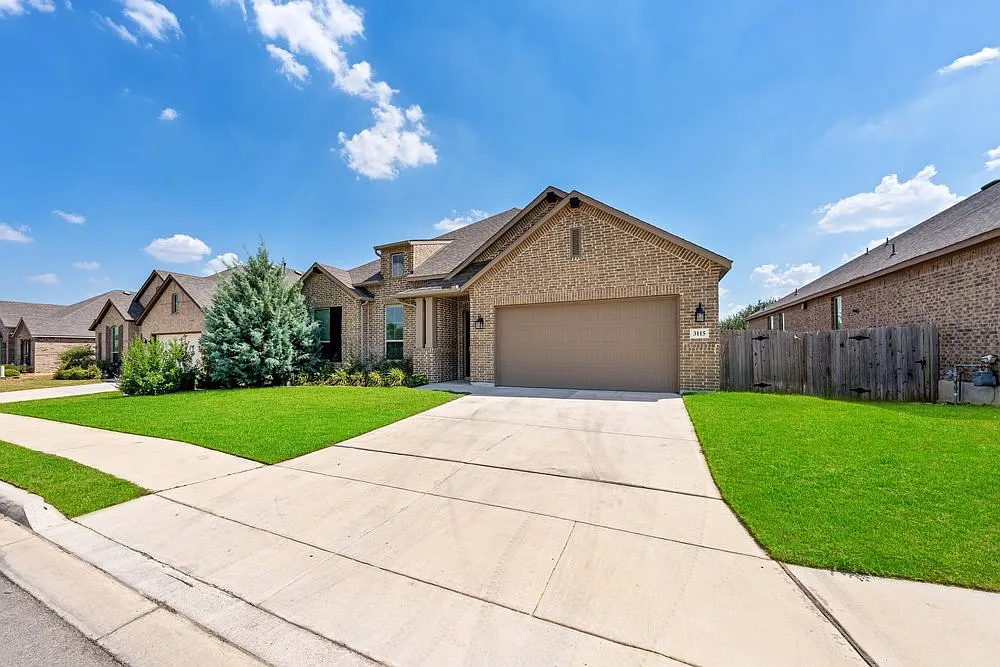 4 bed, 3.5 bath, 2858 sqft, $3,400 — Photo 3