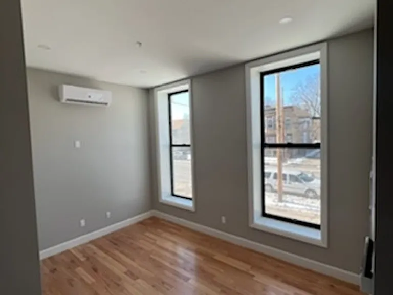 525 Clinton Ave — Photo 9