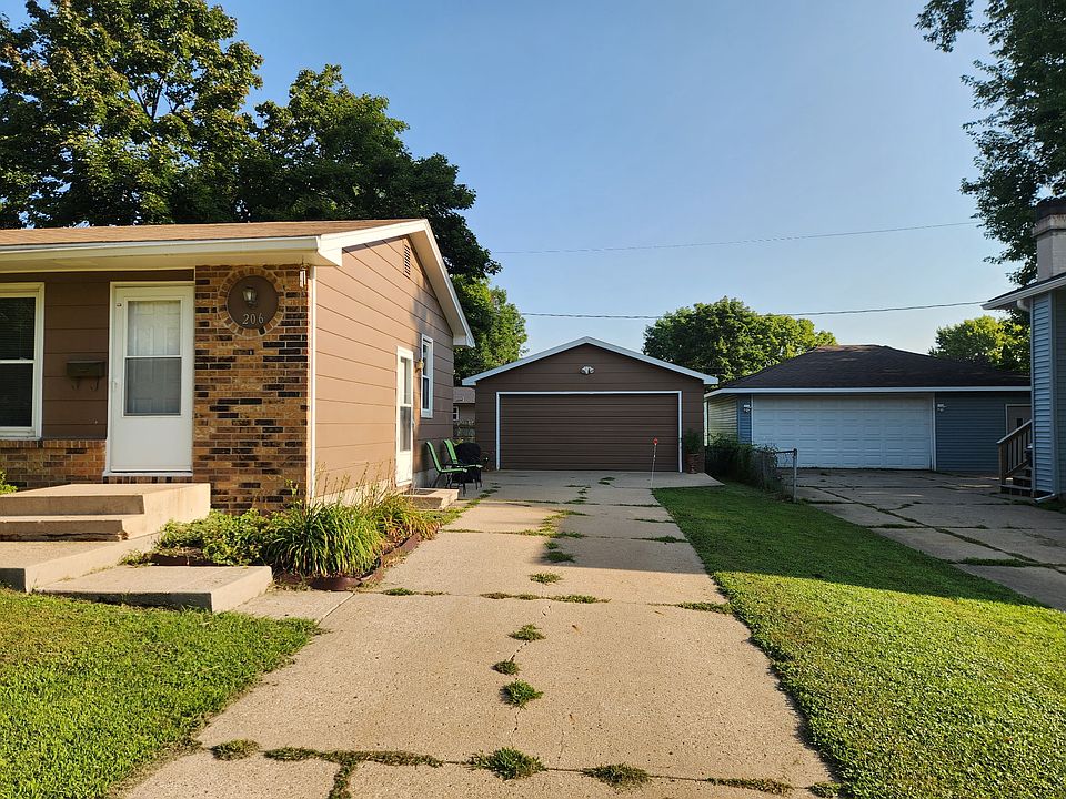 2nd image of 206 NE 5th St