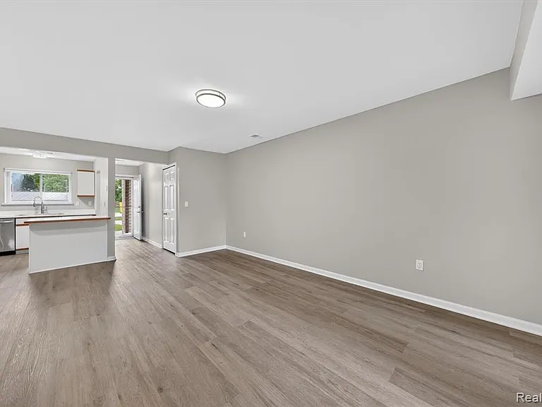 44393 Sunnyside Dr — Photo 9