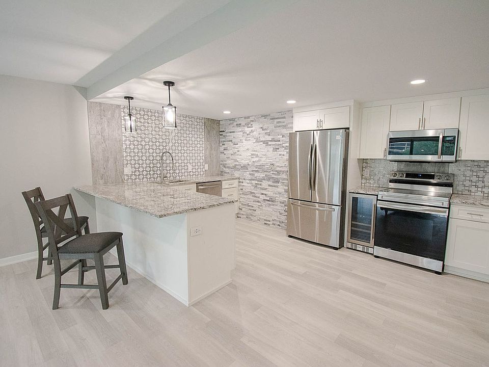1st image of 207 5th Ave SW APT 206