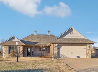 1204 S Mockingbird Ct, Skiatook, OK 74070