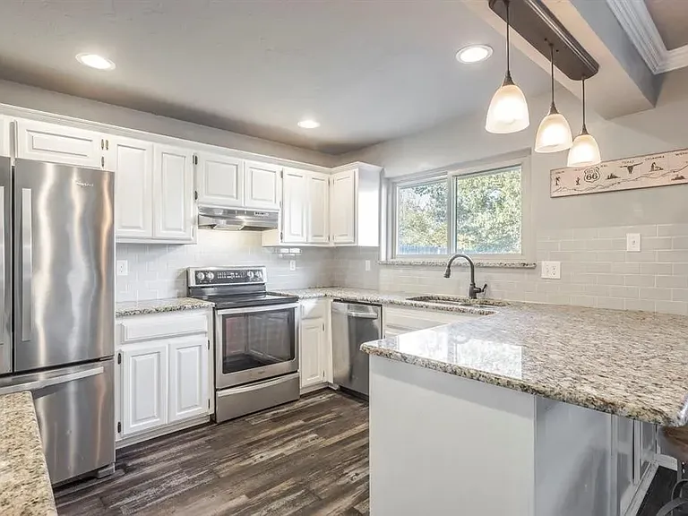 14016 Apache Dr — Photo 7
