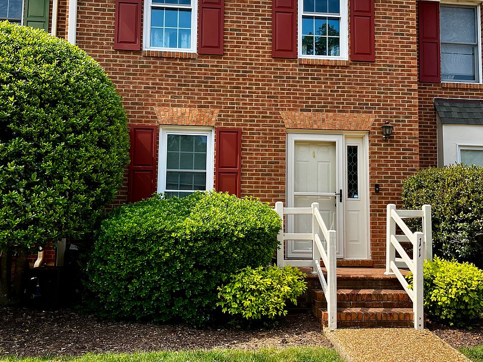 1st image of 11 Priorslee Ln #11