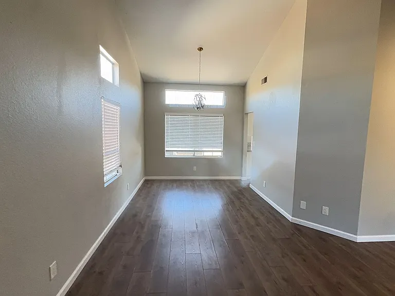 28870 Somme Ct — Photo 8
