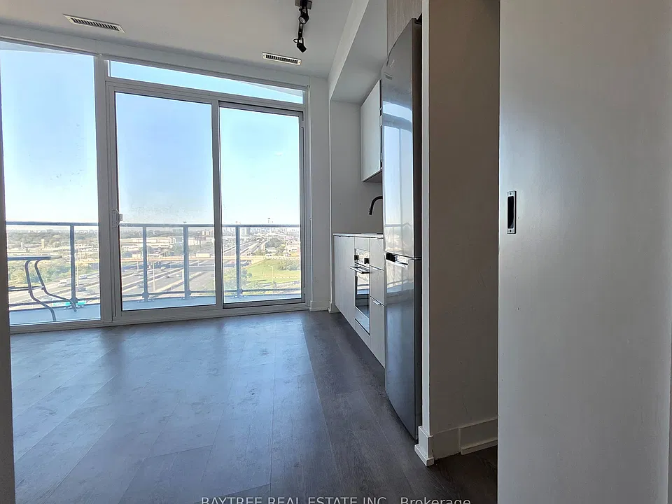 36 Zorra St #910