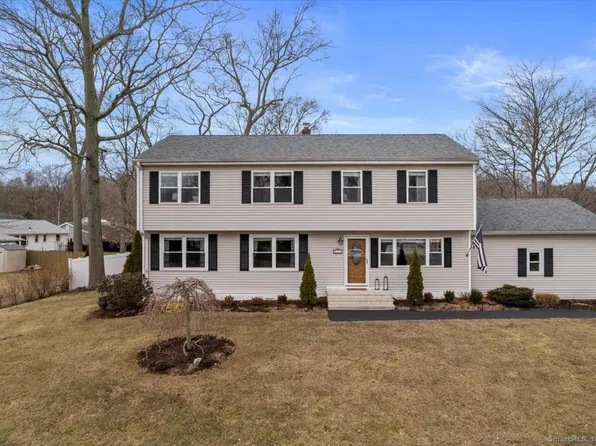 16 Caroline Drive, Milford, CT 06461