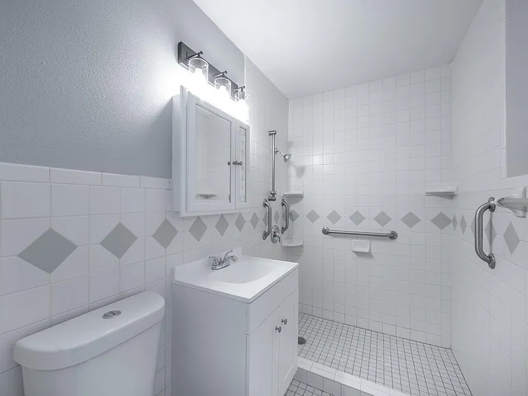 2620 S Fern Ave — Photo 5
