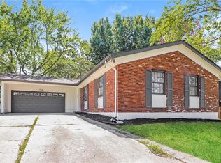1927 SW 2nd St, Lees Summit, MO 64081