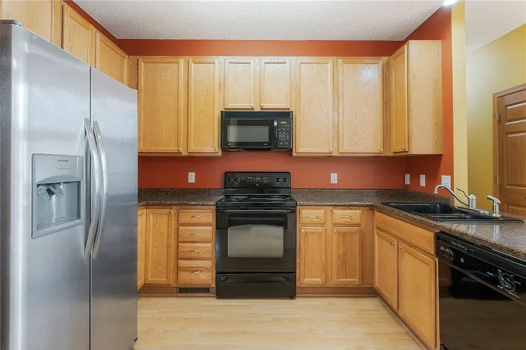 2 bed, 1605 sqft, $2,219 — Photo 4