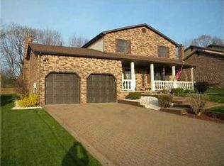 218 Summit View Dr, Jeannette, PA