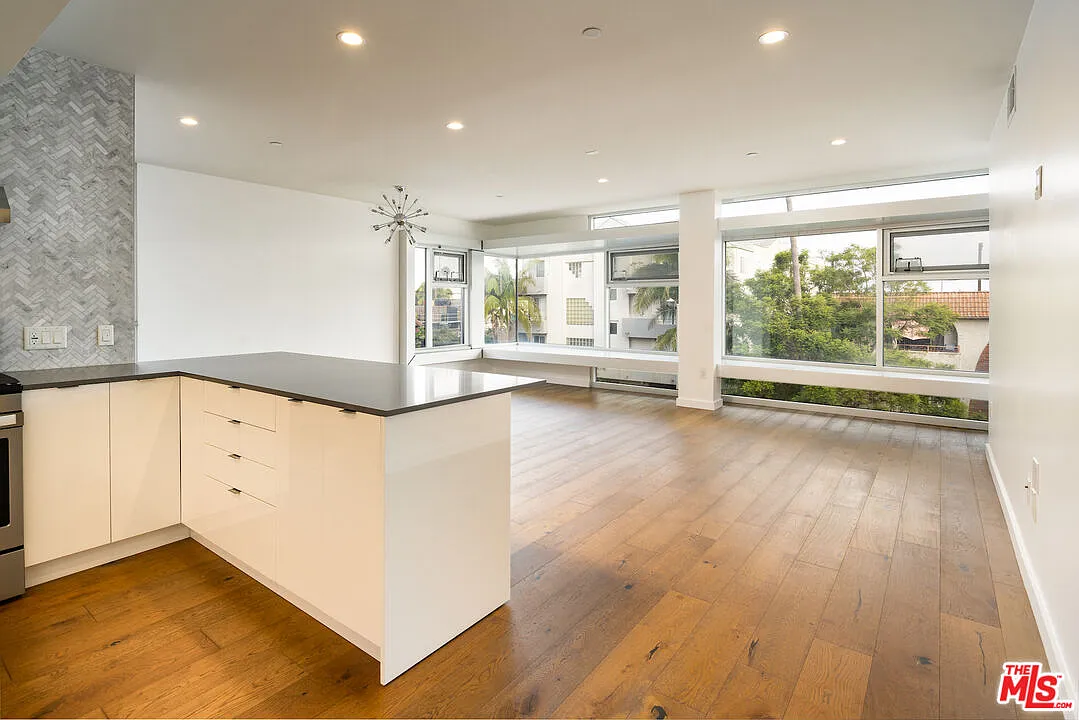 2 bed, 2.5 bath, 1402 sqft, $5,595 — Photo 3