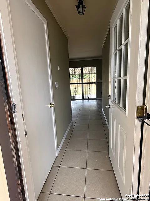 3 bed, 1.0 bath, 872 sqft, $1,300 — Photo 4