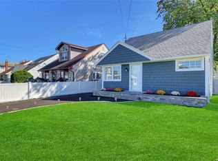 47 E Hollywood Ave, Lindenhurst, NY 11757