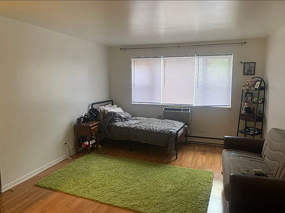 2nd image of 5920 N Kenmore Ave APT 321
