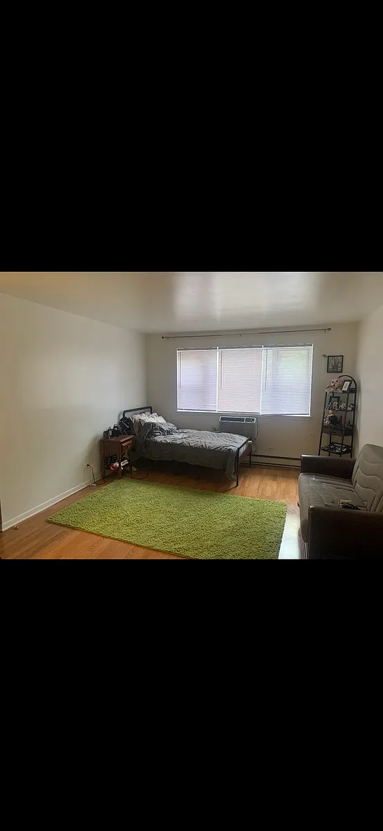 Building Photo - 5920 N Kenmore Ave #321