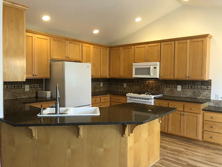 6081 Landmark Ln — Photo 9