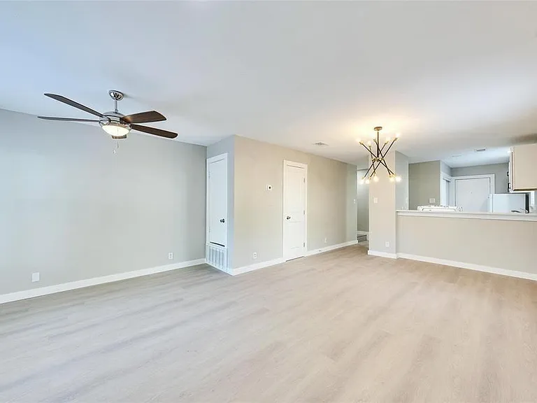 6400 Auburn Dr #B — Photo 6