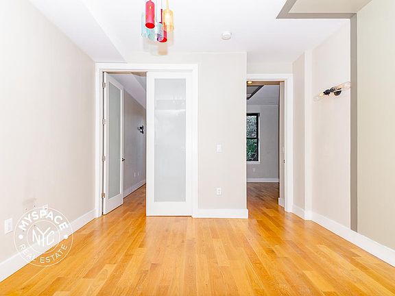 4th image of 252 Melrose St APT 2L