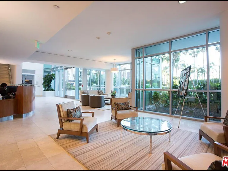 13650 Marina Pointe Dr #1605 — Photo 22
