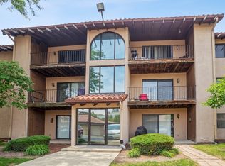 21W581 North Ave APT 21, Lombard, IL 60148