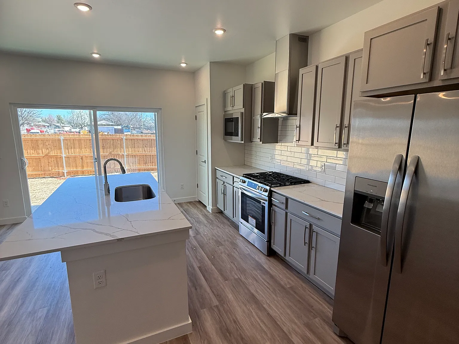 3 bed, 2.5 bath, 1700 sqft, $2,000 — Photo 4