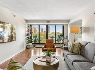 52 Groveland Ter #A302, Minneapolis, MN 55403