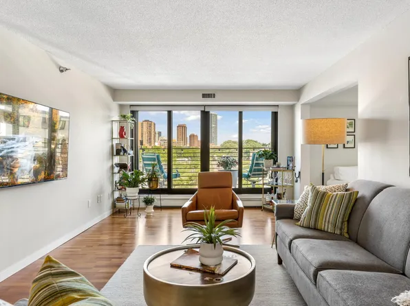 52 Groveland Ter #A302, Minneapolis, MN 55403