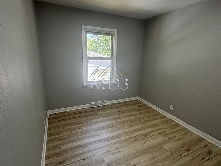 230 Connolly Dr — Photo 11