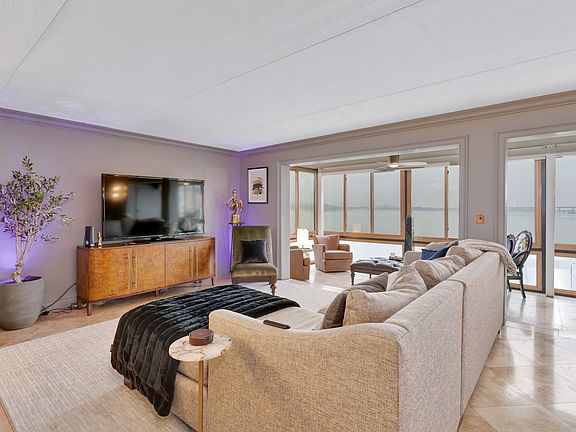 4th image of 4346 Lakeshore Ln Unit 404