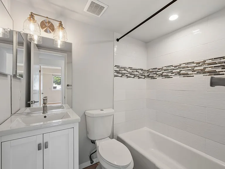 208 Victor Pkwy #A — Photo 12
