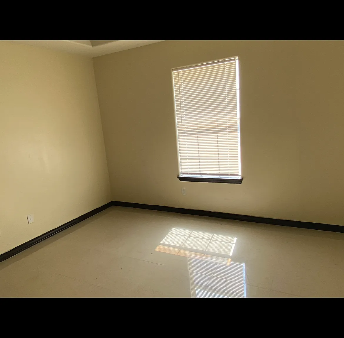 2 bed, 1.5 bath, 1100 sqft, $850 — Photo 2