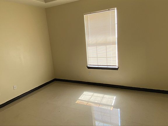2nd image of 2104 Kimberly Ln APT 1