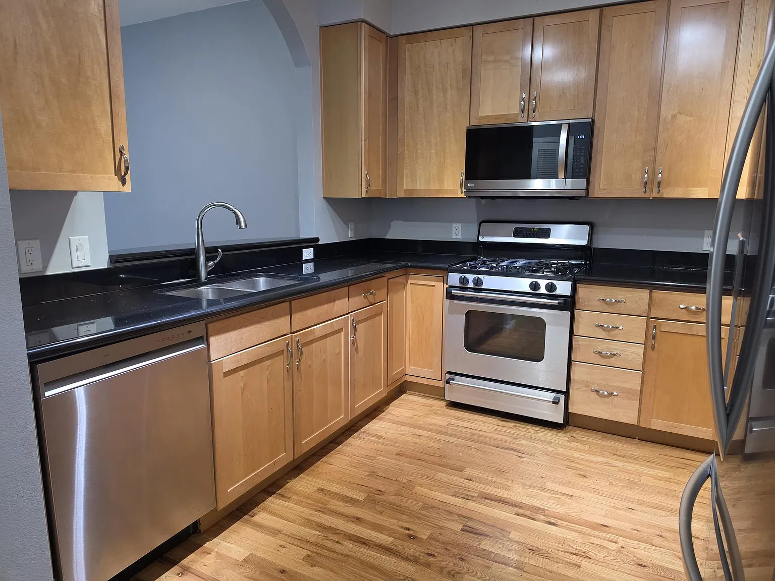 2 bed, 1220 sqft, $2,600 — Photo 2