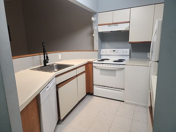 5th image of 125 Union St APT 2