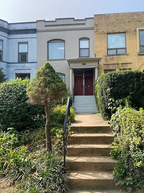 1st image of 4322 Laclede Ave Unit A
