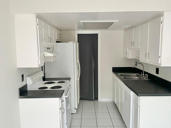 4th image of 1712 Townhall Ln #1712
