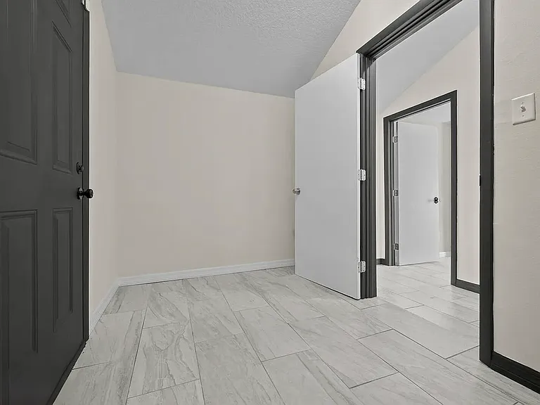 2923 Rosselle St — Photo 29