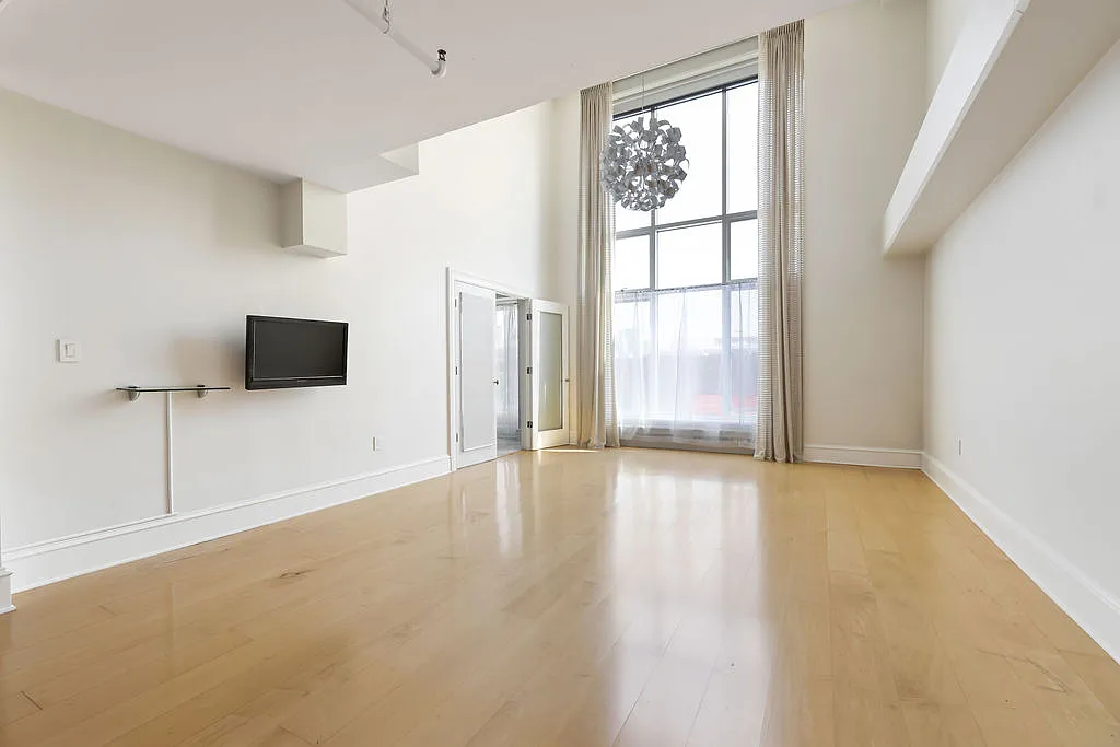 2 bed, 2.5 bath, 2351 sqft, $8,300 — Photo 2