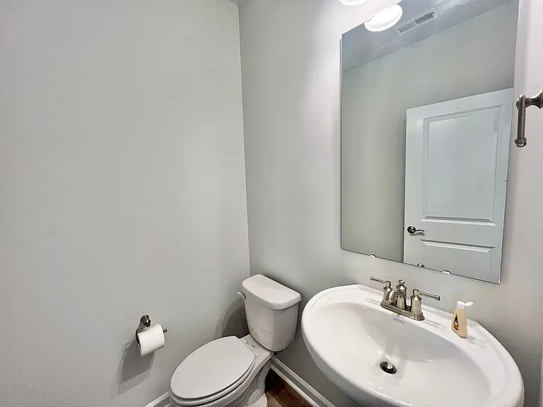 870 McKenzie Park Ter — Photo 8