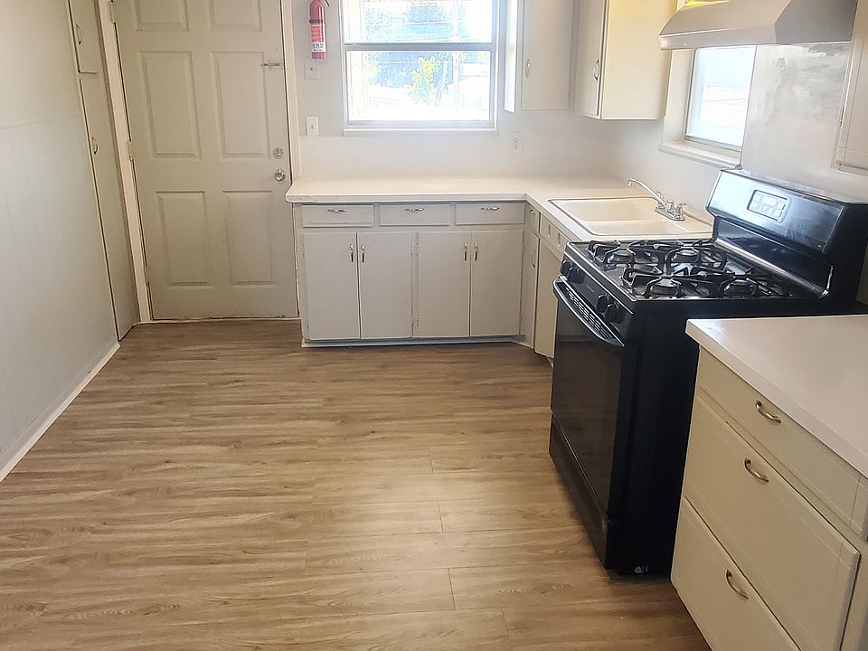 1st image of 224 SE 55th St #1/2
