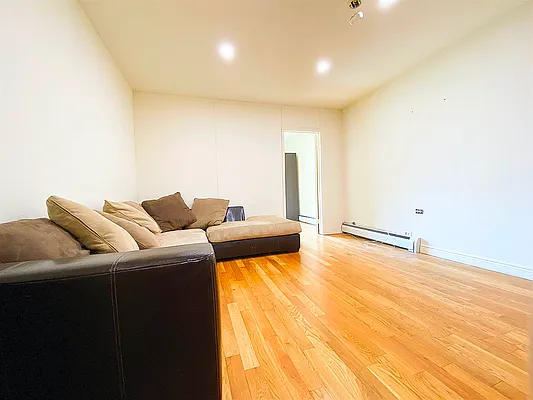 Rented by Bond New York | media 4