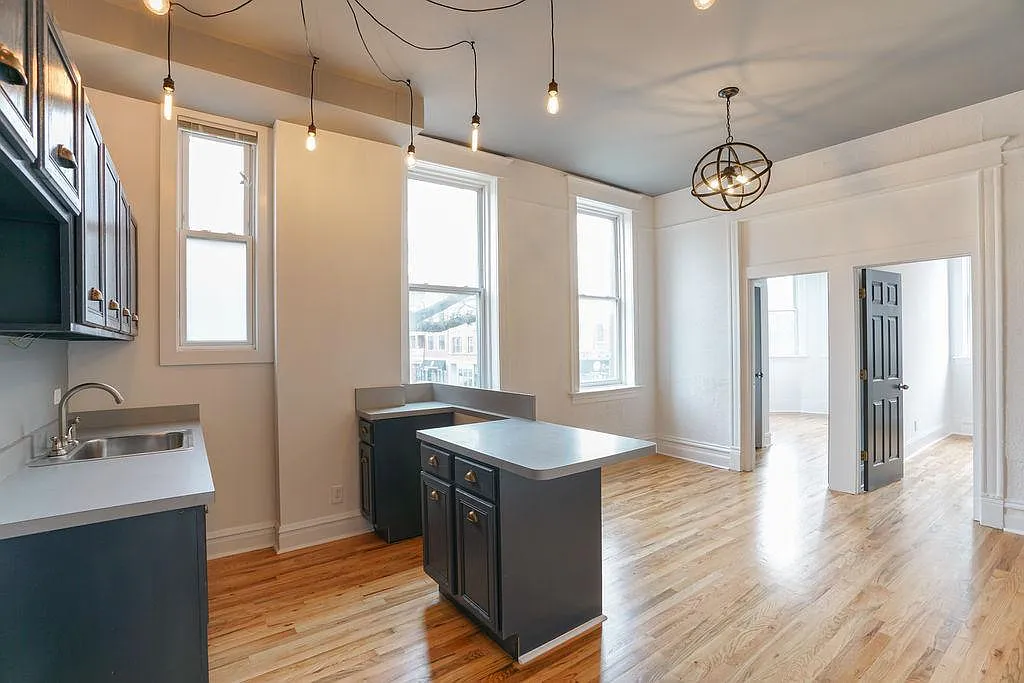 2 bed, 700 sqft, $2,500 — Photo 4