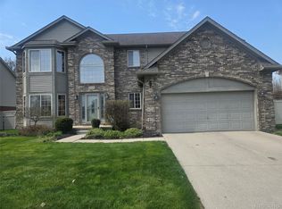 26940 Cedar Run Ct, Woodhaven, MI 48183