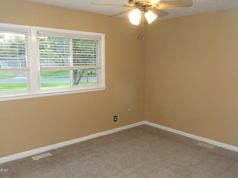 1913 Claremoor Dr — Photo 31
