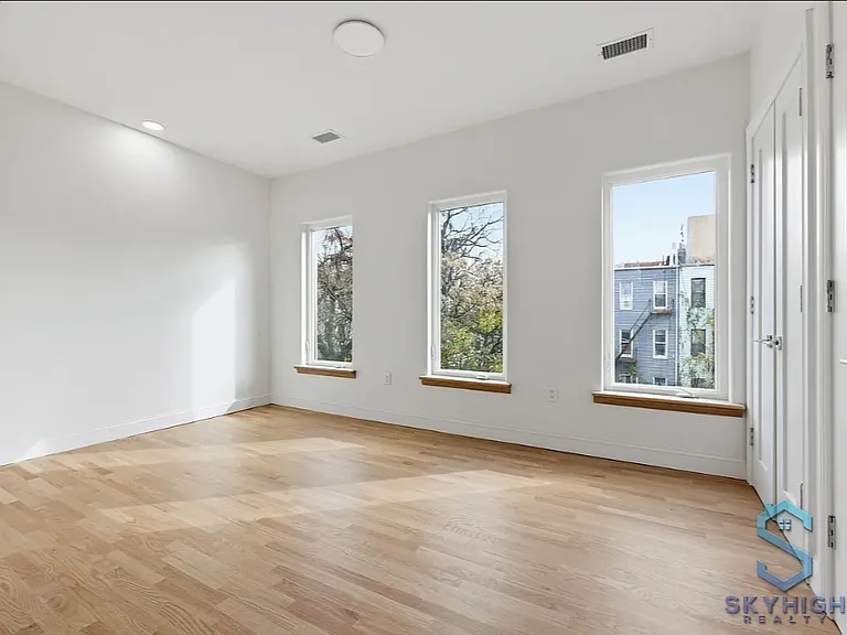 594 Van Buren St #TOWN — Photo 11