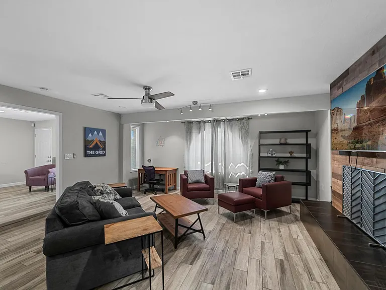 208 E Oxford Dr — Photo 13